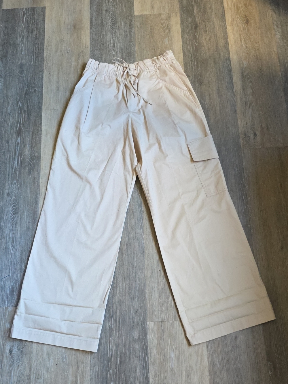 Zara Women's Beige Wide-Leg Cargo Pants